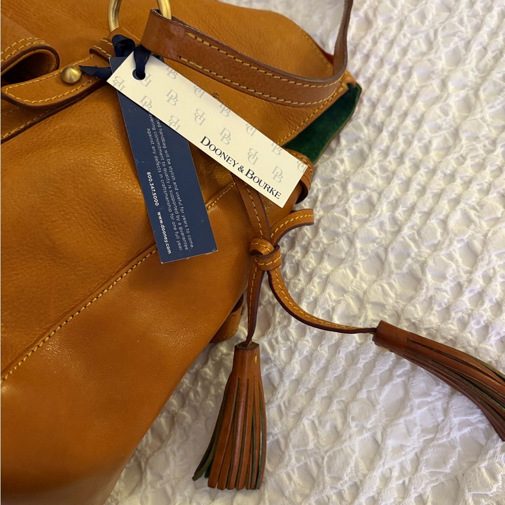 Elegant Tan Leather Handbag - Picture 7 of 8